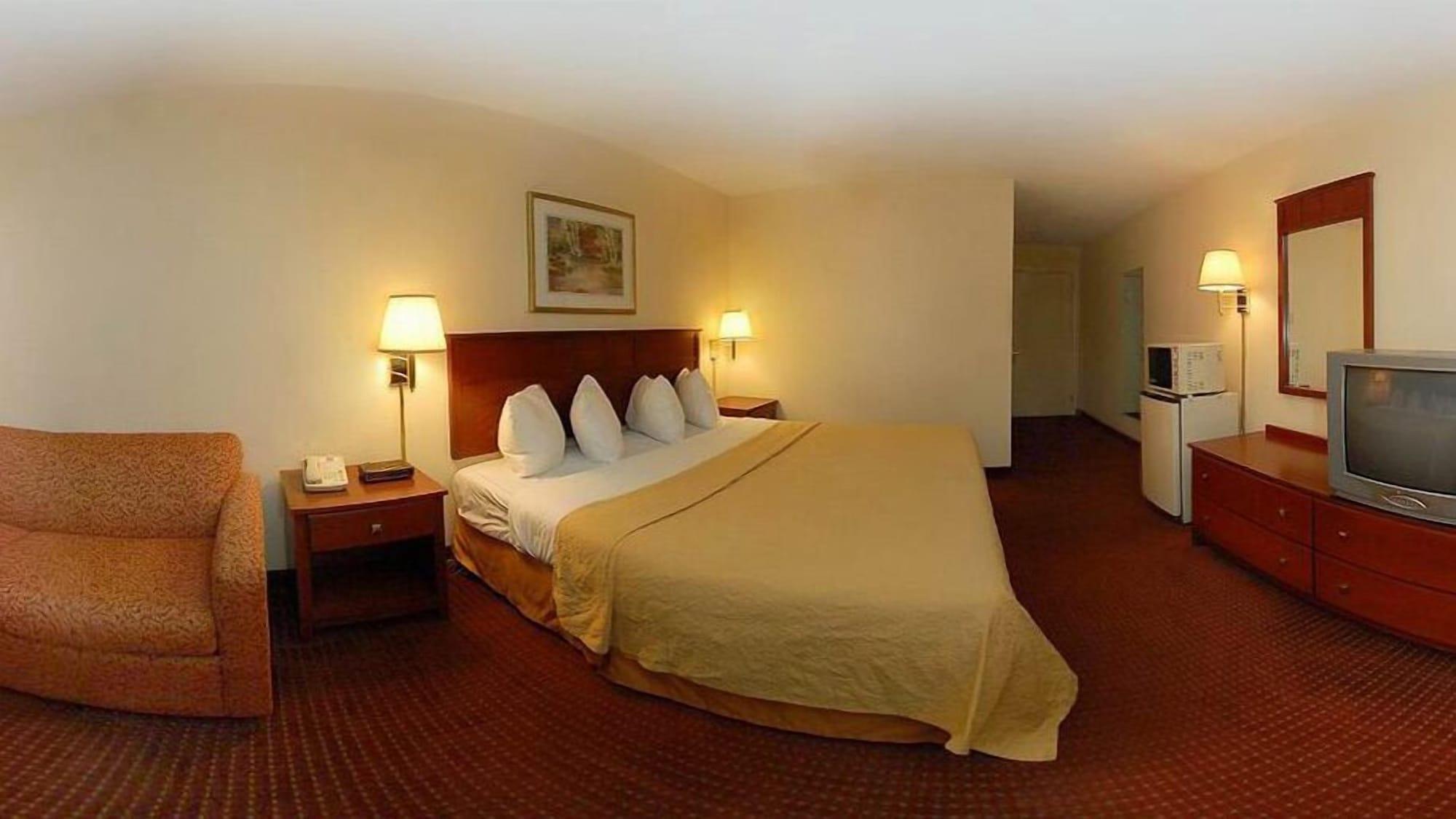 Hotel Baymont By Wyndham East 2*