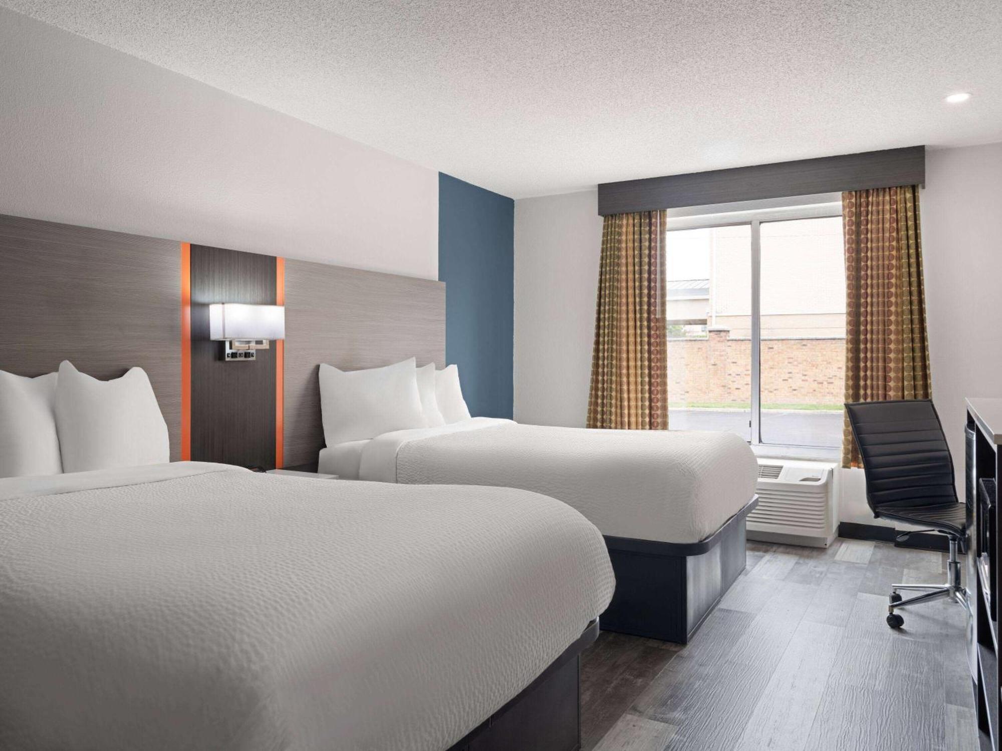 Baymont By Wyndham East Hotel